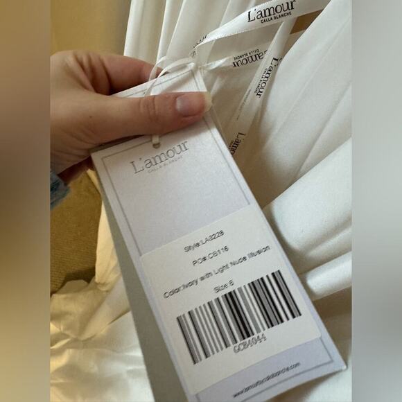 NWT L’amour Claudia White Lace Plunge Neckline Wedding Dress with Slit Size 6 - Picture 12 of 16